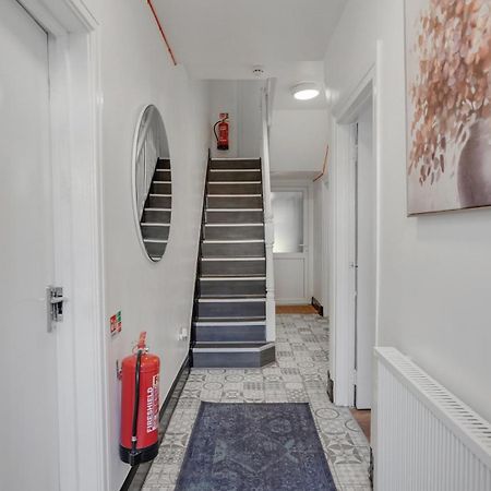 Comfy Double En-Suite Room In Barking Баркинг Екстериор снимка