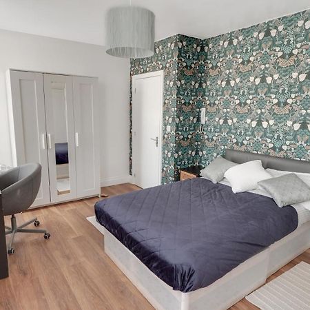 Comfy Double En-Suite Room In Barking Екстериор снимка