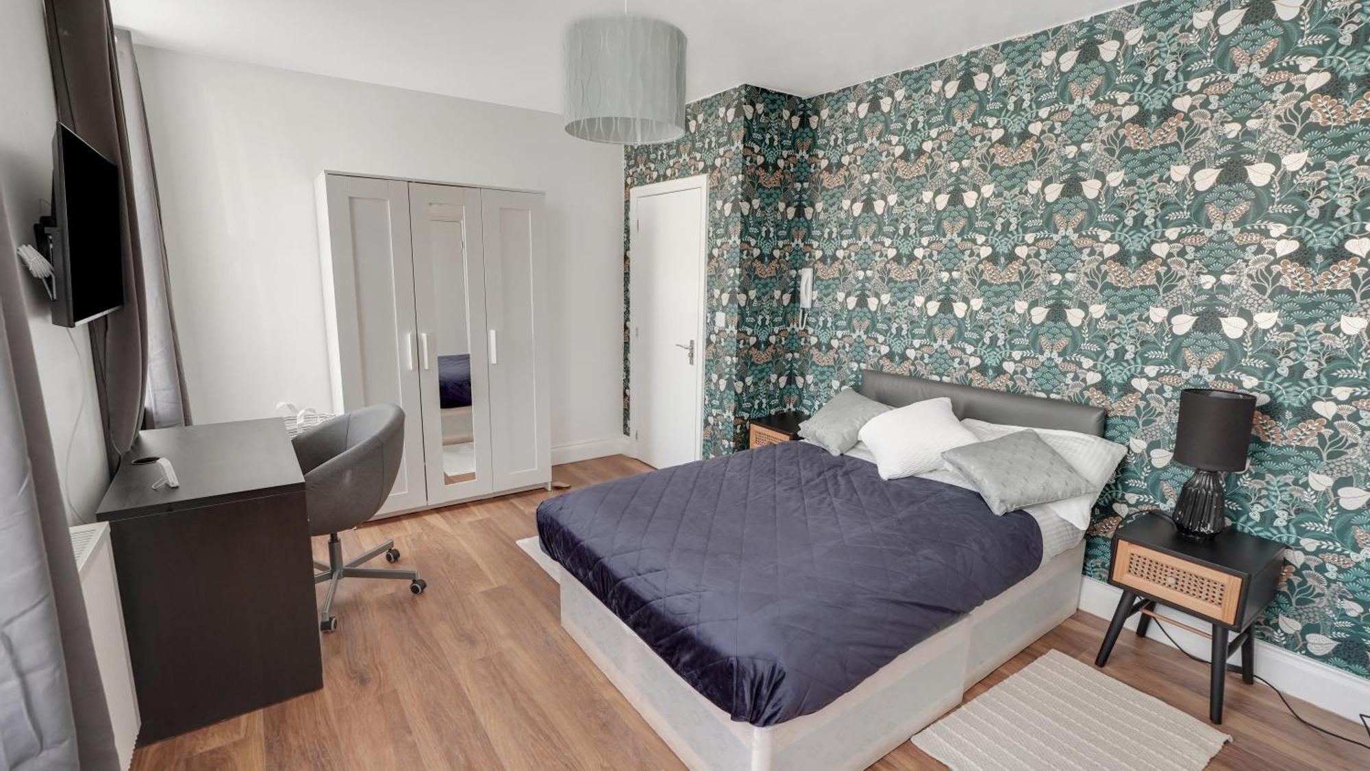 Comfy Double En-Suite Room In Barking Баркинг Екстериор снимка